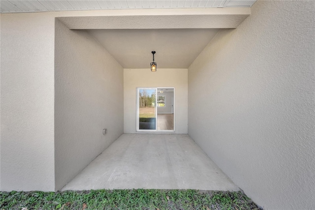 view of exterior entry featuring stucco siding