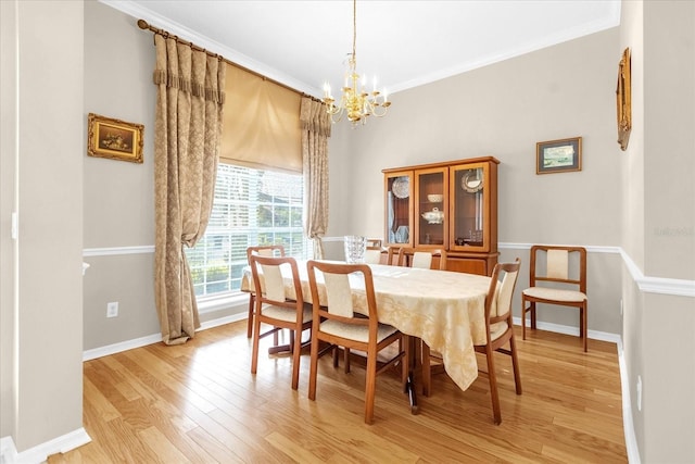 dining space with an inviting chandelier, light hardwood / wood-style flooring, and ornamental molding