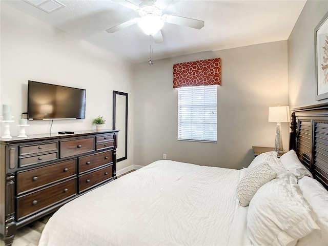 bedroom with ceiling fan