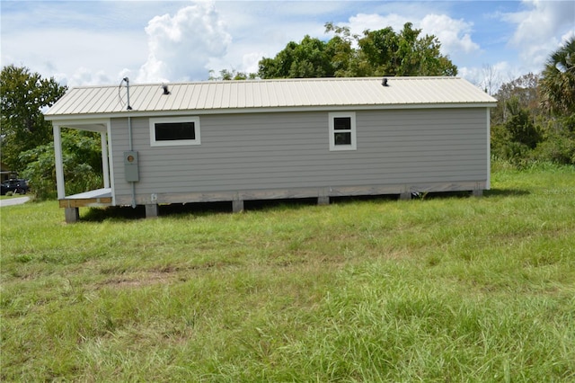 575 2nd St, Oviedo, FL 32765 - view of side of home featuring a lawn