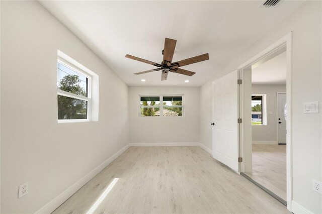 unfurnished room featuring light hardwood / wood-style flooring and ceiling fan