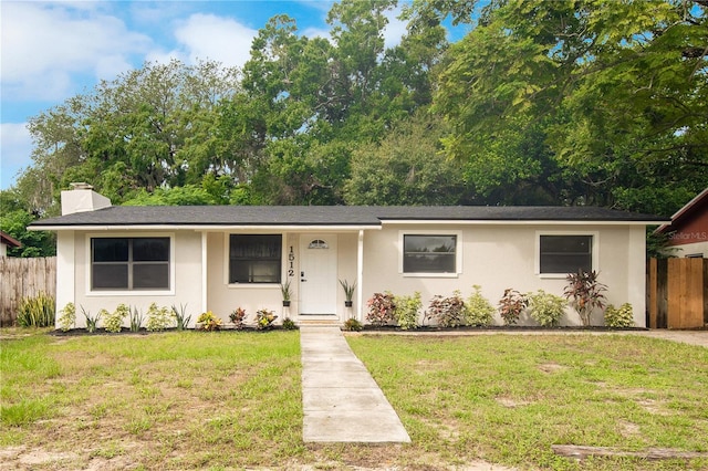 view of front of house featuring a front yard