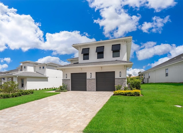 view of front of home featuring a front yard and a garage