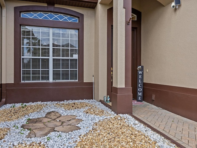 entrance to property with stucco siding