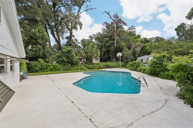 view of swimming pool featuring a patio