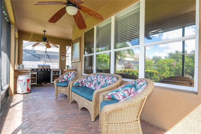 sunroom with ceiling fan