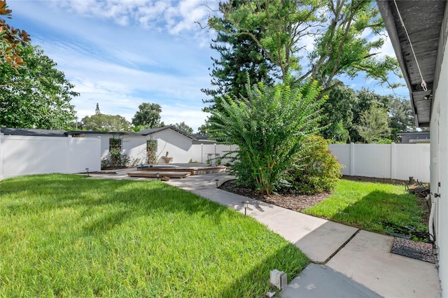 view of yard featuring a patio area