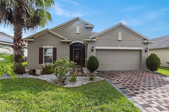 view of front of house featuring a garage and a front yard