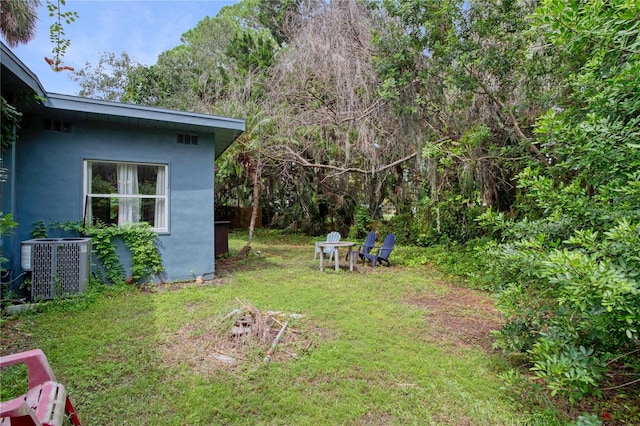 view of yard featuring cooling unit