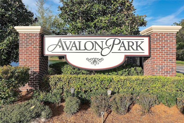 view of community / neighborhood sign