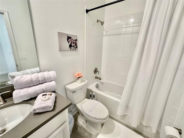 9095 Sommerset Hills Dr, Davenport, FL 33896 - full bath featuring toilet, vanity, and shower / bath combination with curtain