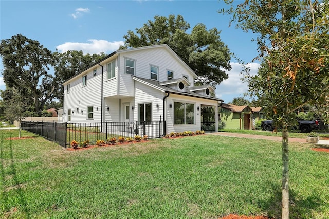 view of front facade with a front lawn