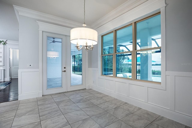 empty room featuring ceiling fan with notable chandelier and ornamental molding