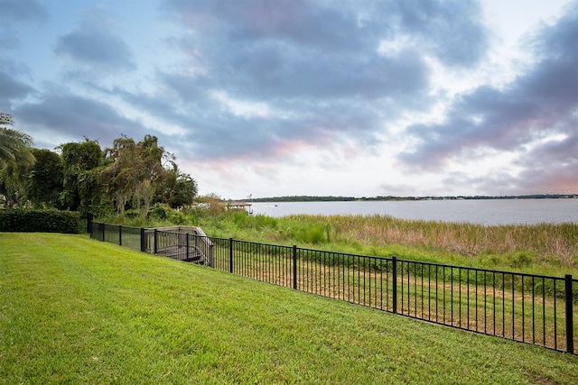 view of yard featuring a water view