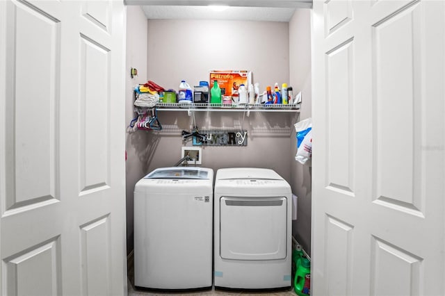 washroom with laundry area and independent washer and dryer