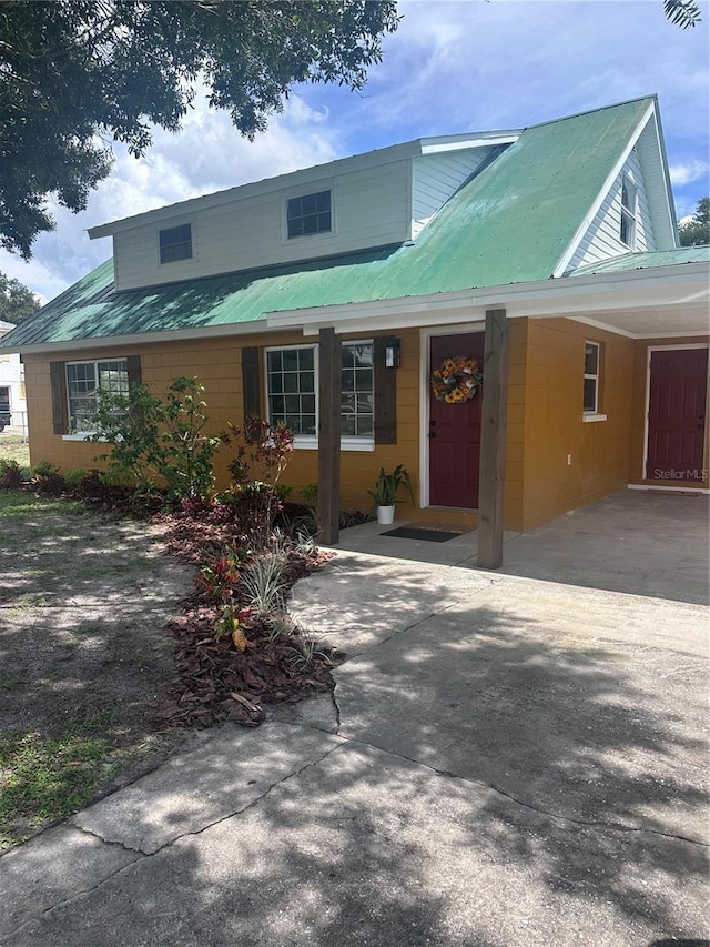 view of front of house featuring a porch