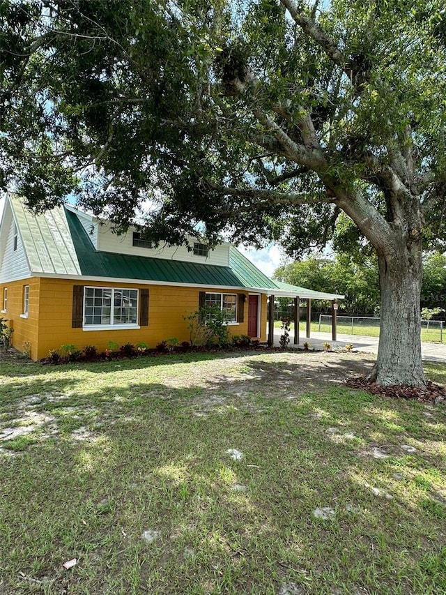 view of front of home with a front lawn