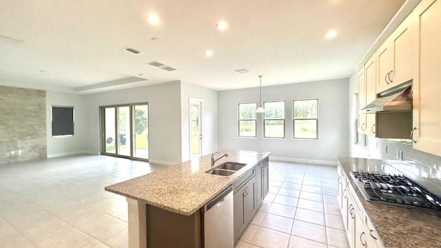 kitchen featuring sink, hanging light fixtures, stainless steel appliances, extractor fan, and a kitchen island with sink