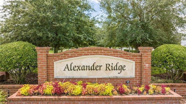 view of community / neighborhood sign