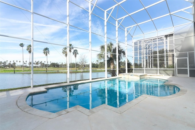 view of swimming pool featuring an in ground hot tub, a water view, a patio area, and a lanai