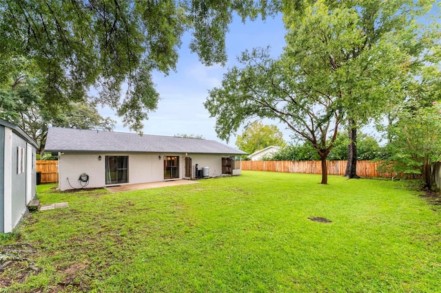 view of yard featuring a patio area