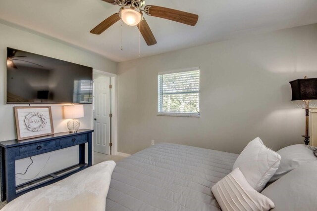 bedroom with ceiling fan