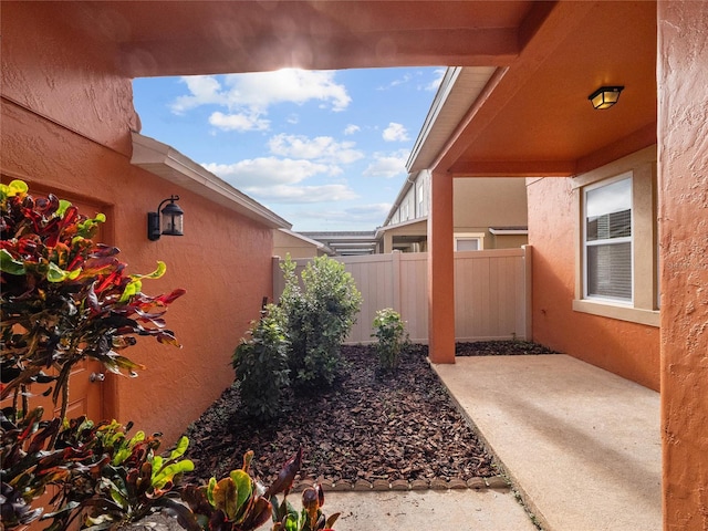 view of yard featuring a patio