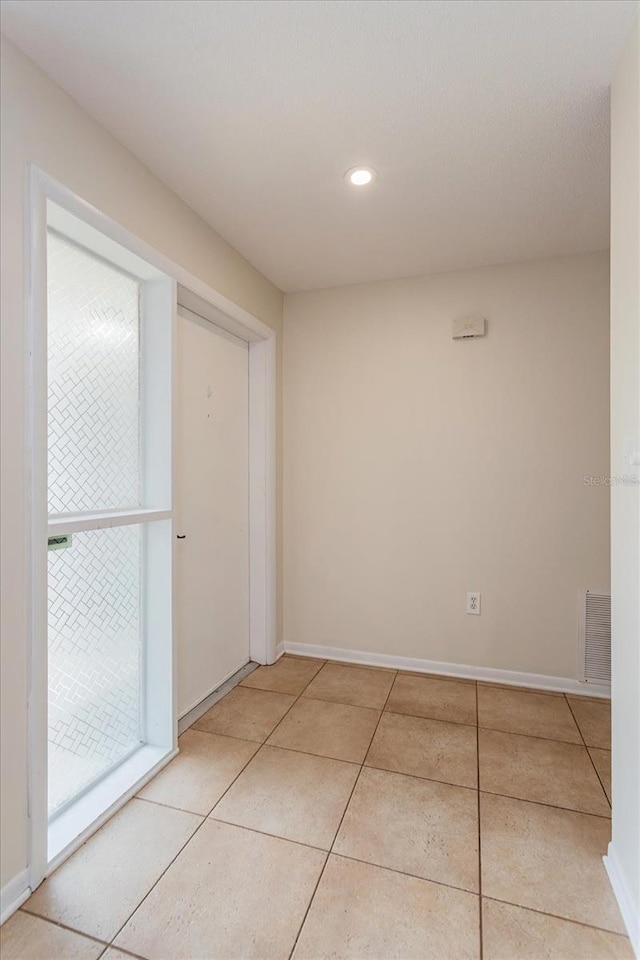 empty room featuring light tile patterned floors