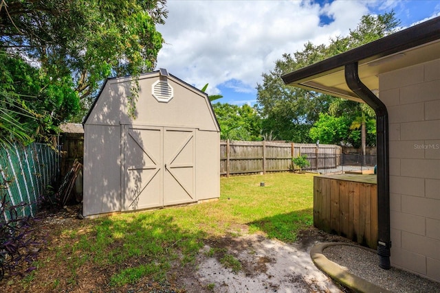 view of yard with a shed