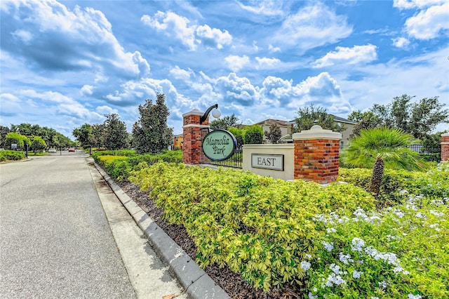 view of community / neighborhood sign