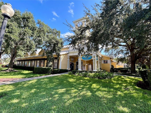 view of front of home with a front lawn