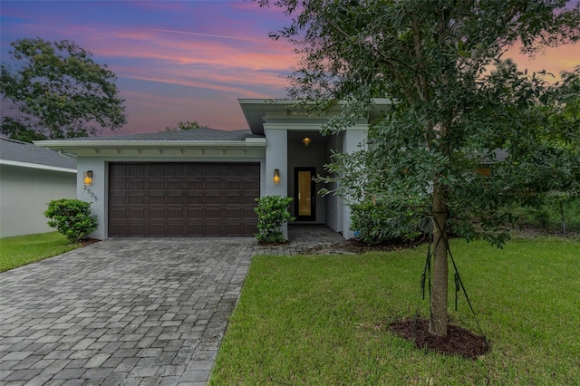 view of front of house with a lawn and a garage