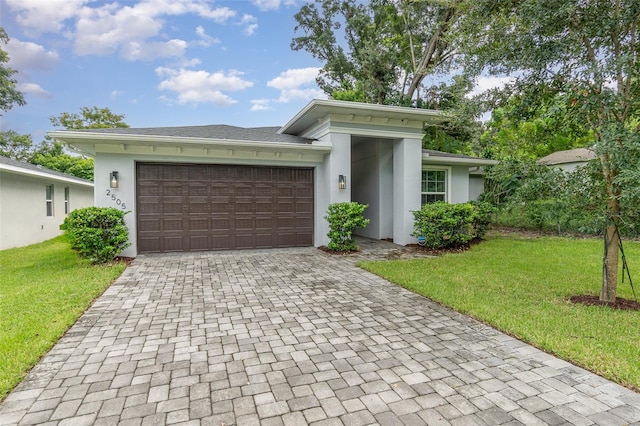 view of front of house featuring a garage and a front yard