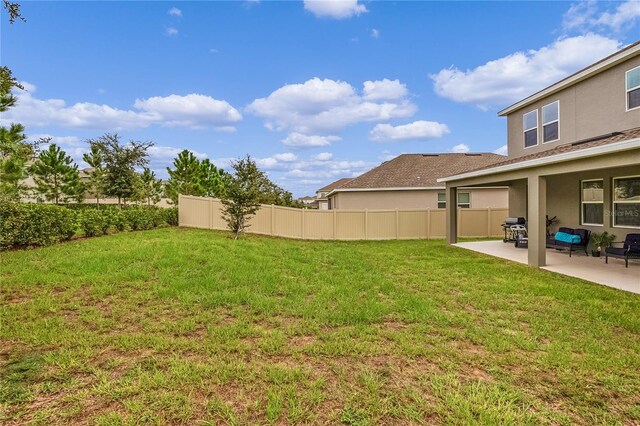 view of yard featuring a patio area