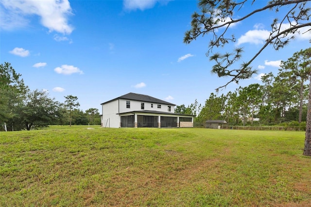 view of yard with an outbuilding