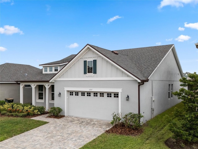 view of front of property with a front lawn