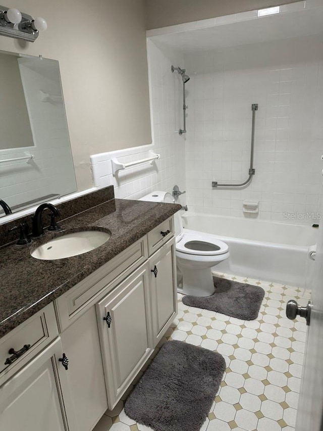 full bathroom with vanity, toilet, and tiled shower / bath