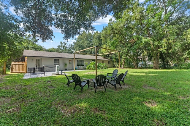 view of yard featuring a patio area