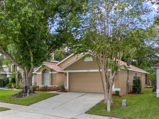 view of front of home featuring a front lawn