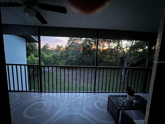 sunroom / solarium with a ceiling fan