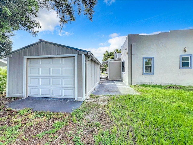 view of detached garage
