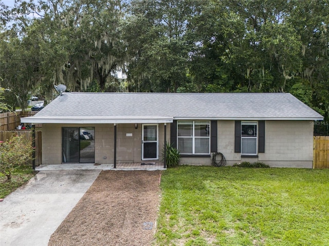 single story home featuring a front yard