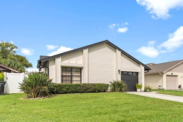 view of front of home featuring a front yard and a garage