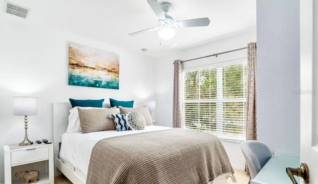 bedroom with ceiling fan