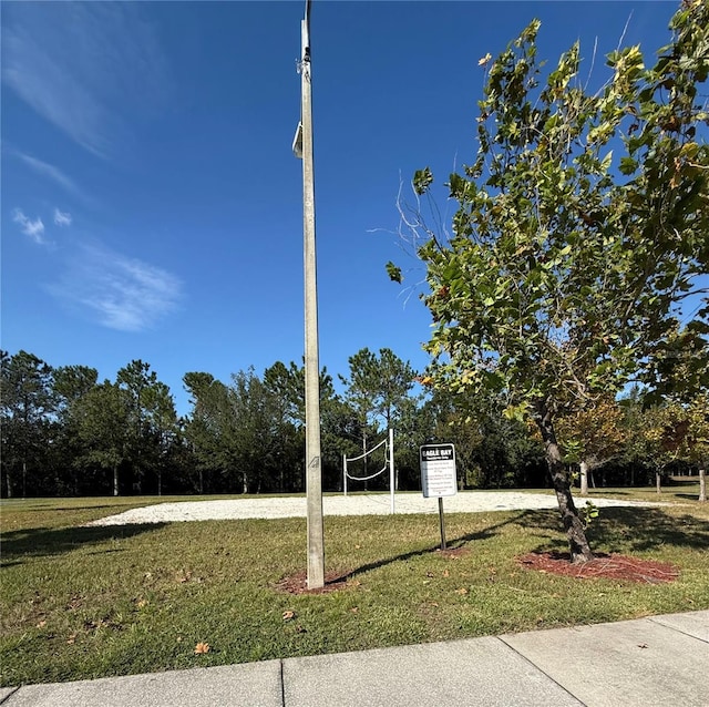 view of yard featuring volleyball court