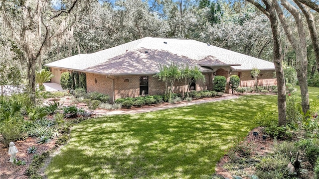 view of front of home featuring a front yard