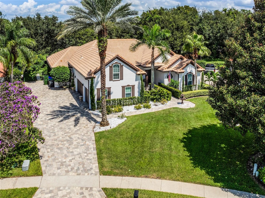 view of front of property with a front lawn