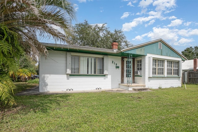 view of front facade featuring cooling unit and a front lawn