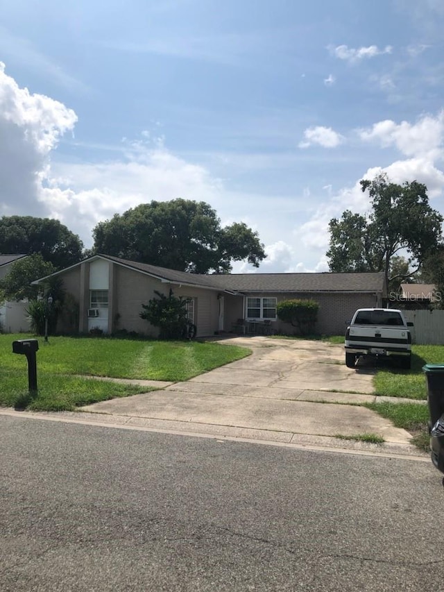 single story home featuring a front lawn