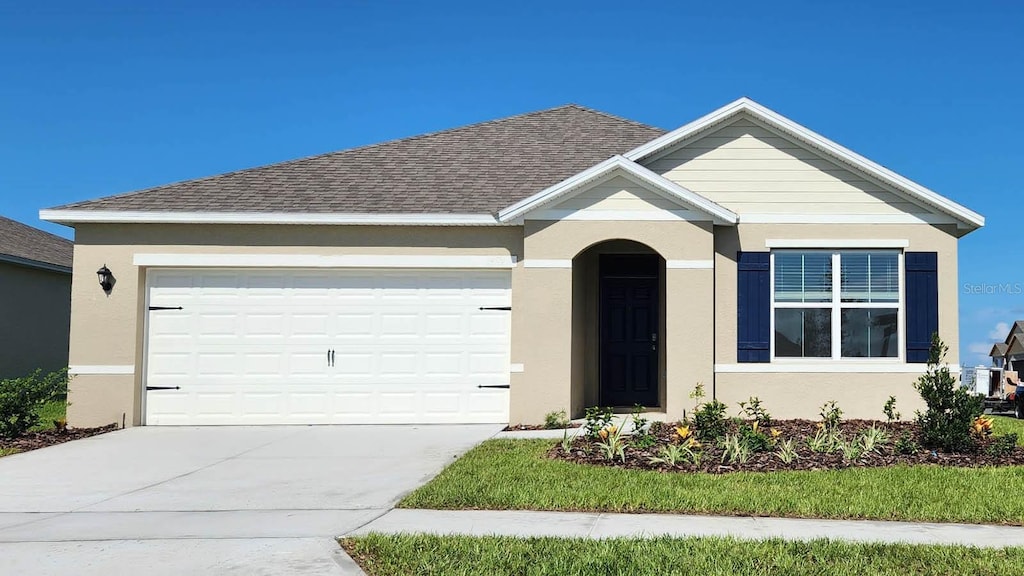 view of front facade featuring a garage